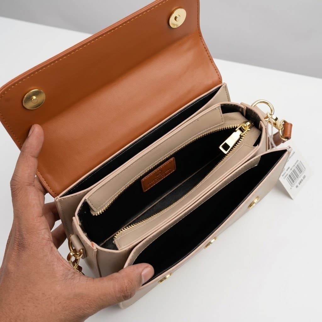 chic and compact PU leather crossbody bag.