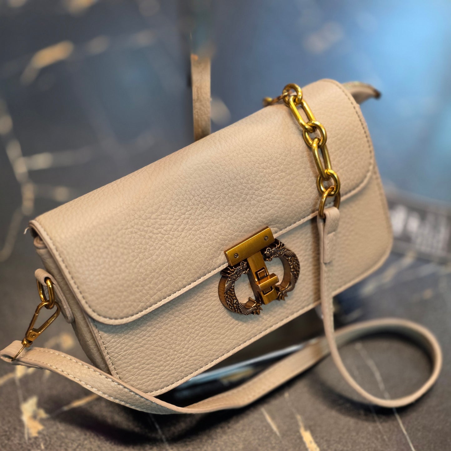 Chic Dragon-Lock Crossbody & Shoulder Bag
