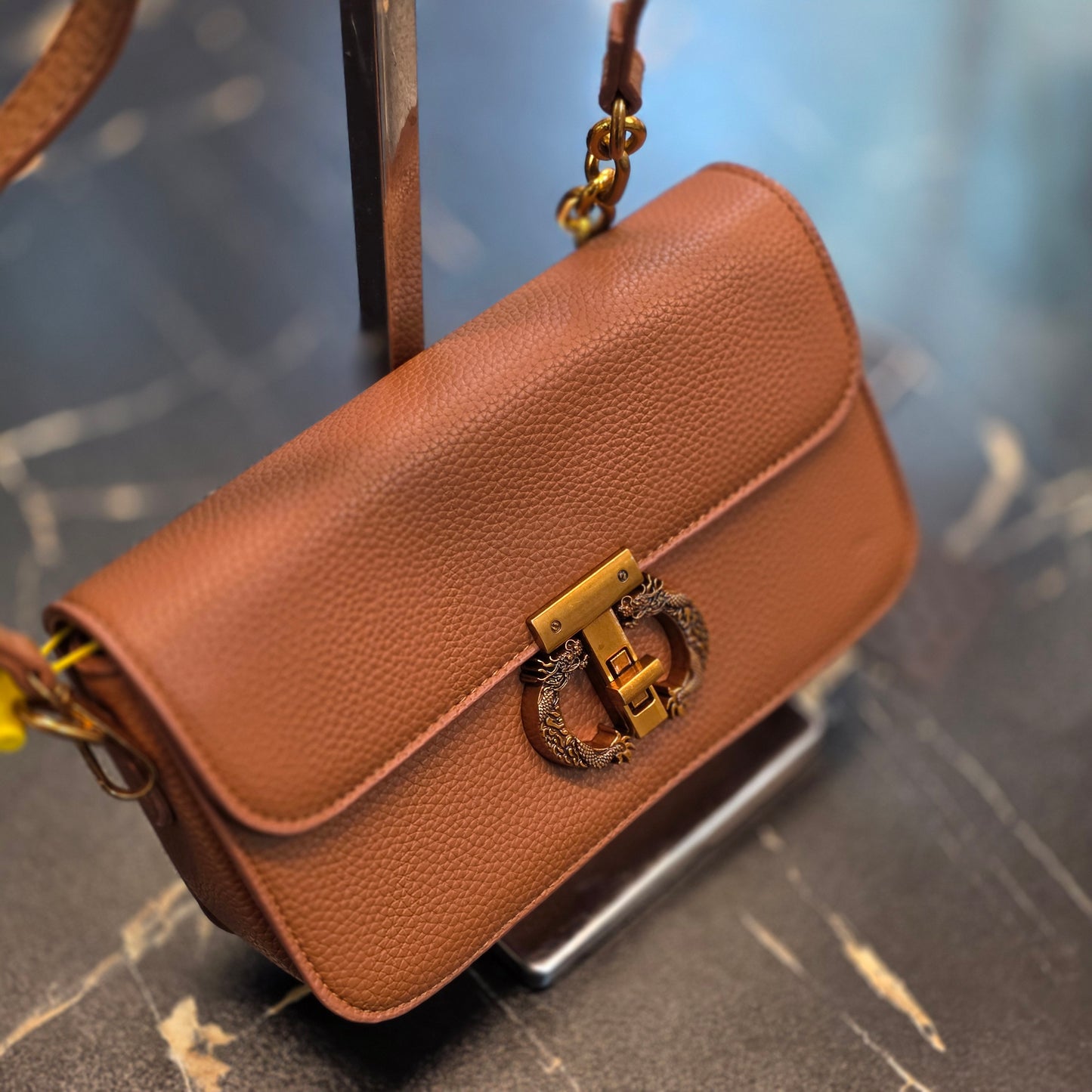 Chic Dragon-Lock Crossbody & Shoulder Bag