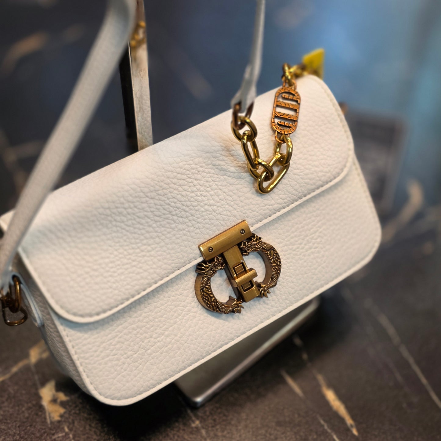 Chic Dragon-Lock Crossbody & Shoulder Bag