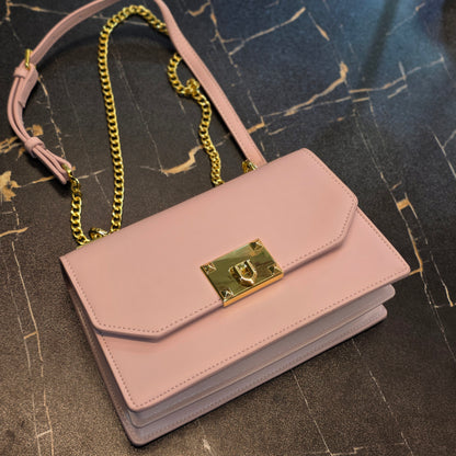 Chic Metallic Lock Crossbody Bag
Product Overview