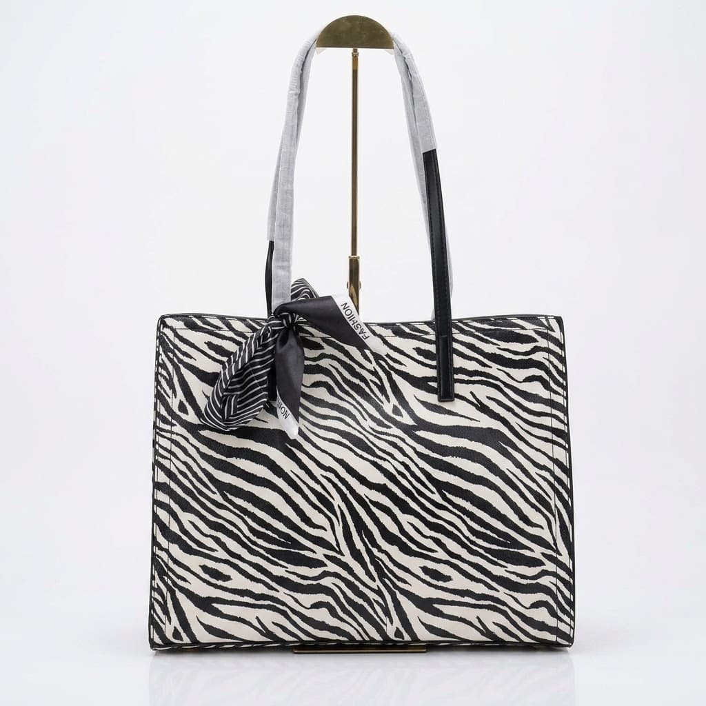The Ultimate Daily Tote Bag
