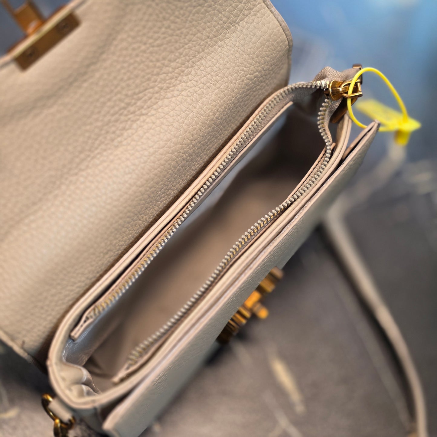 Chic Dragon-Lock Crossbody & Shoulder Bag