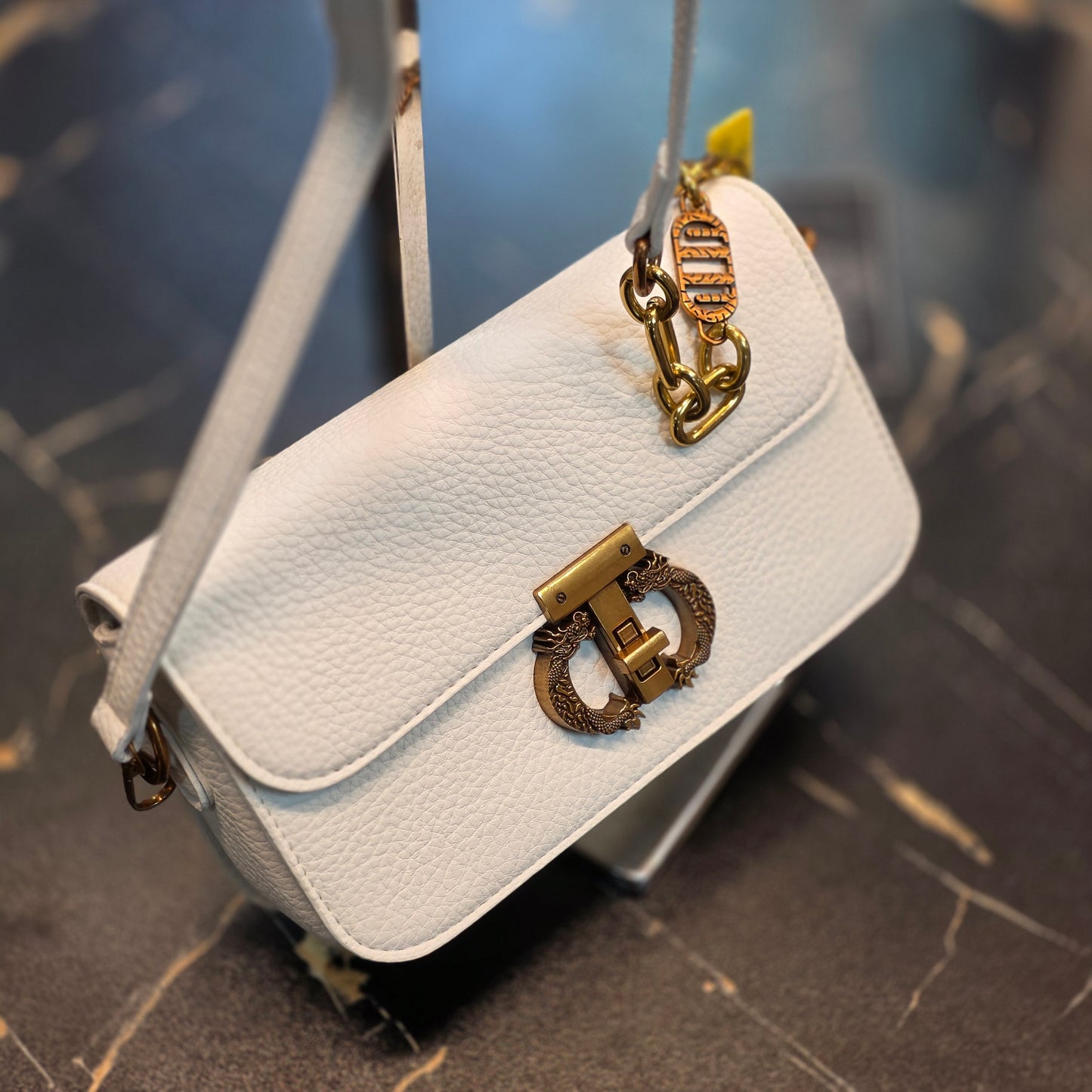 Chic Dragon-Lock Crossbody & Shoulder Bag